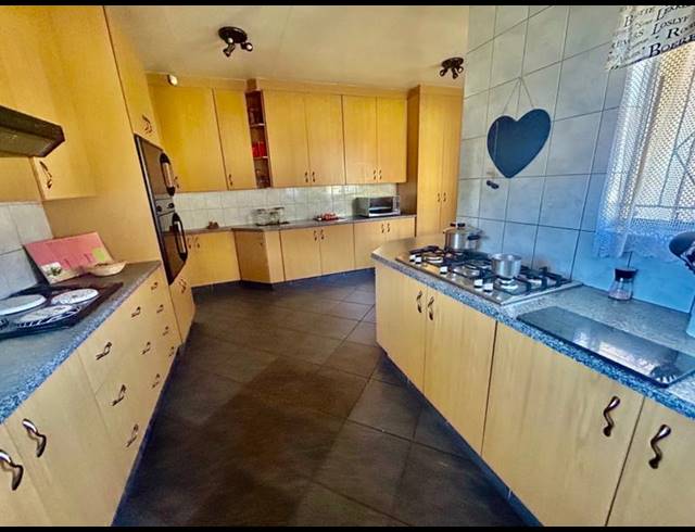 3 BEDROOM HOUSE FOR SALE IN FLORA GARDENS